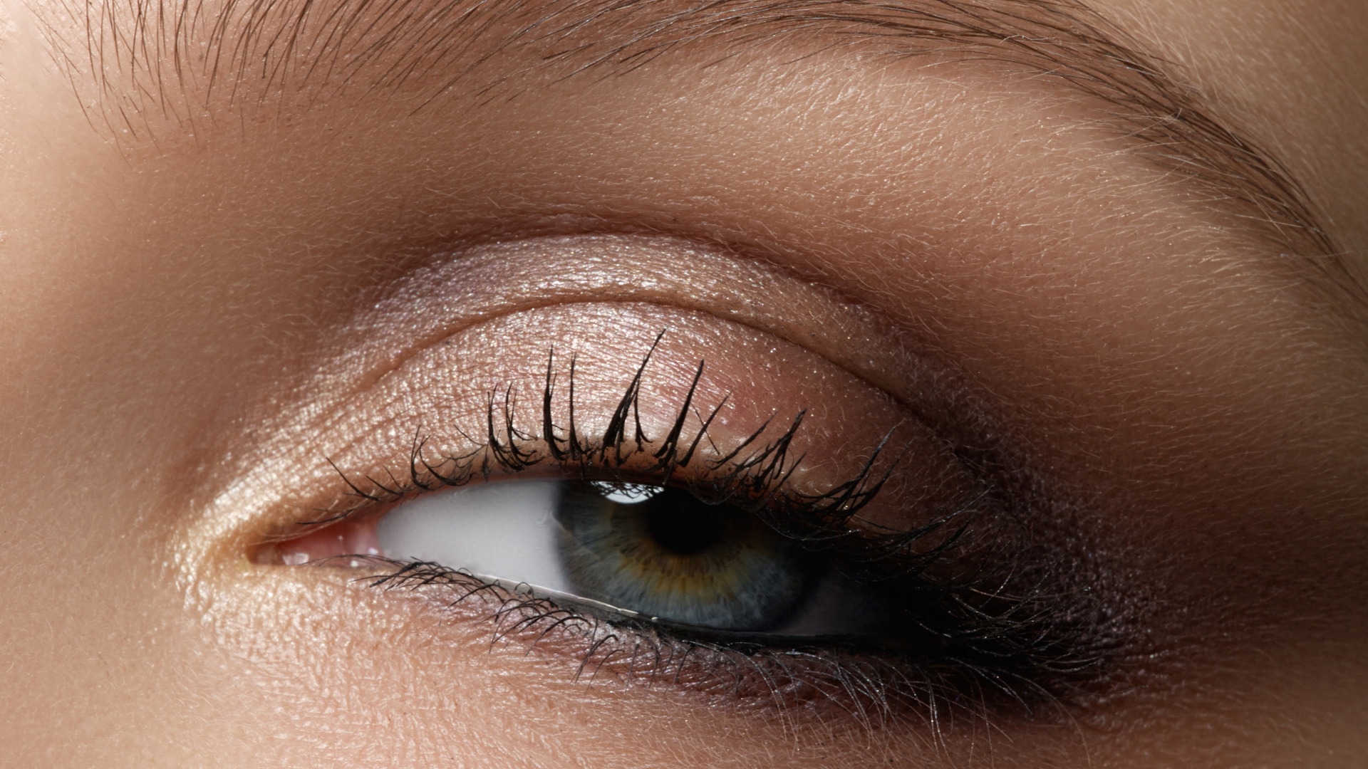 Quels pinceaux pour maquiller les yeux ? - Instant Beaute Bien Être